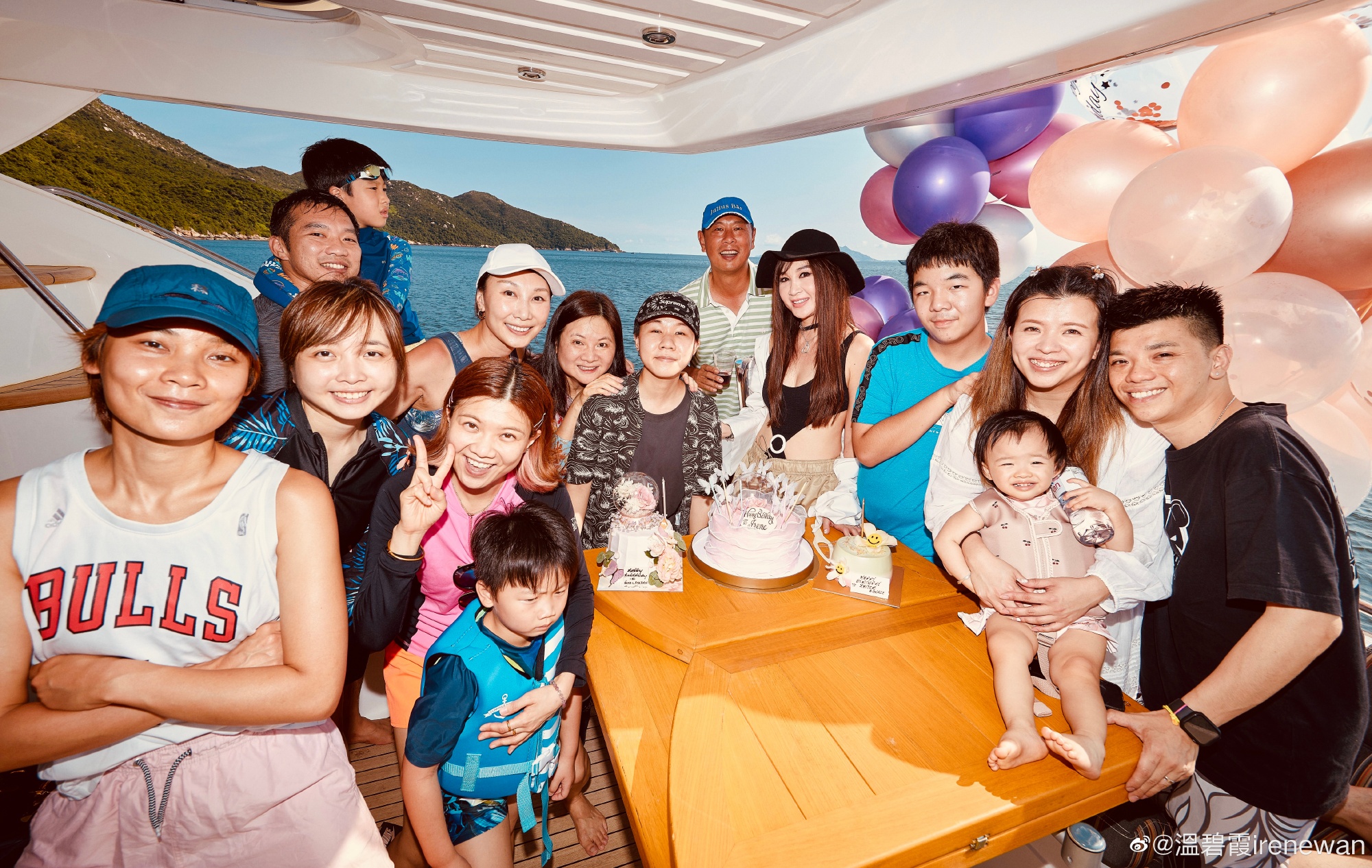  温碧霞拉队出海庆56岁生日 穿泳装派福利