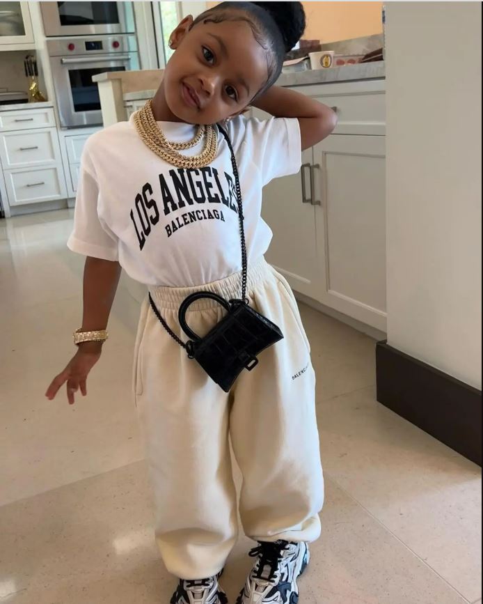 爱女4岁生日卡蒂碧爽送22万 网羡：根本投胎大师	