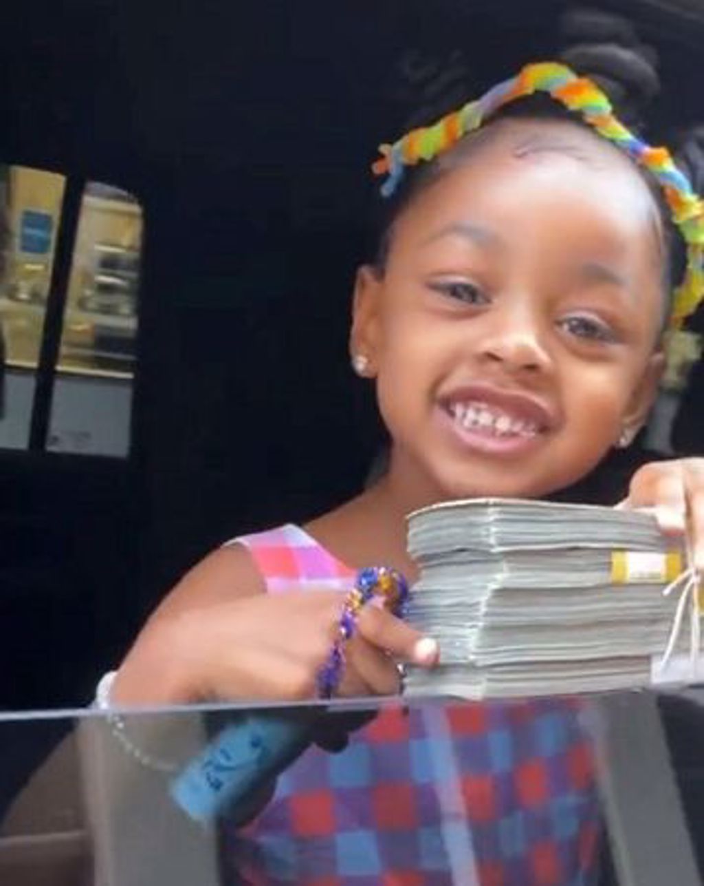 爱女4岁生日卡蒂碧爽送22万 网羡：根本投胎大师	