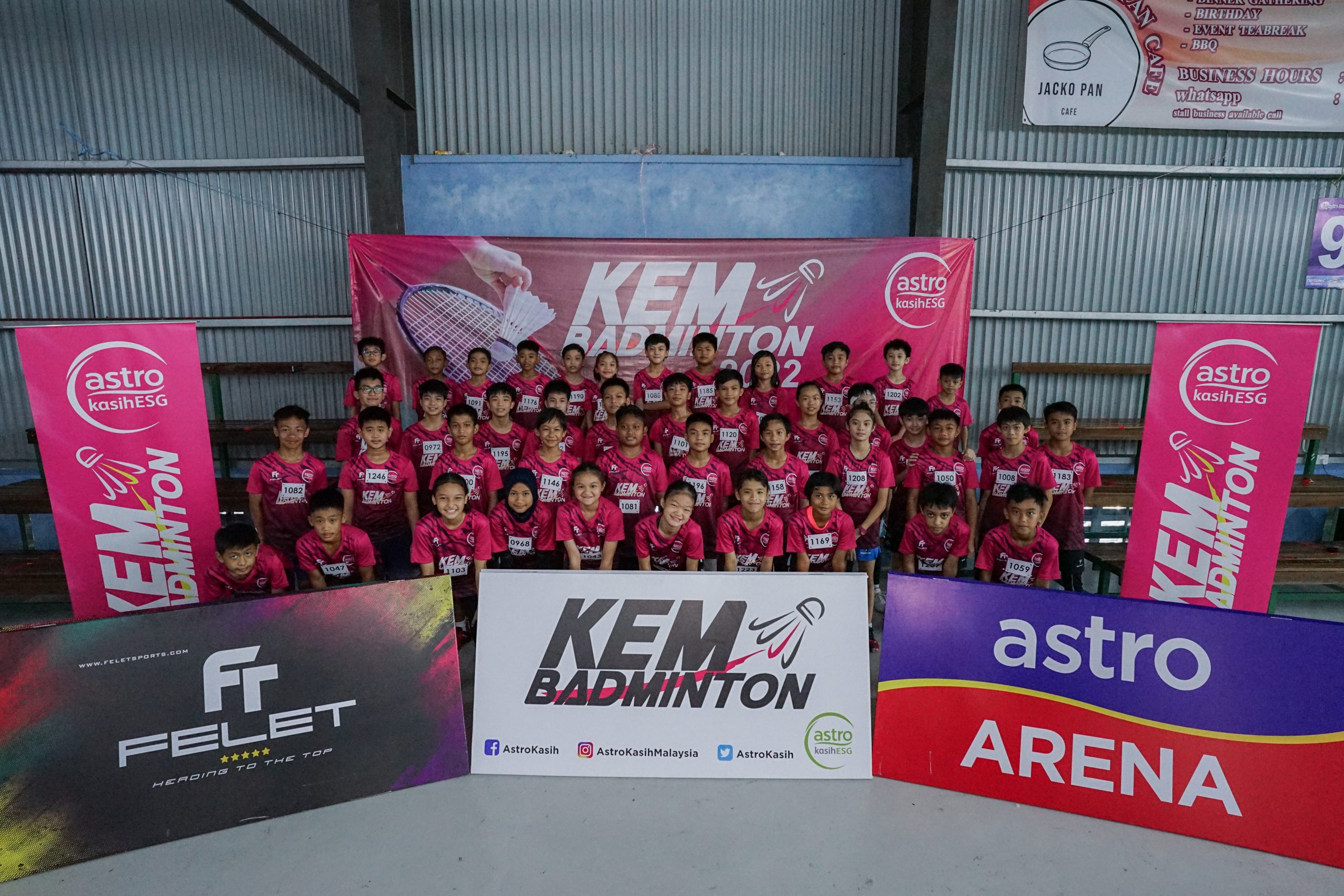 父母不惜千里送孩子学球  Astro羽球营沙巴站反应热