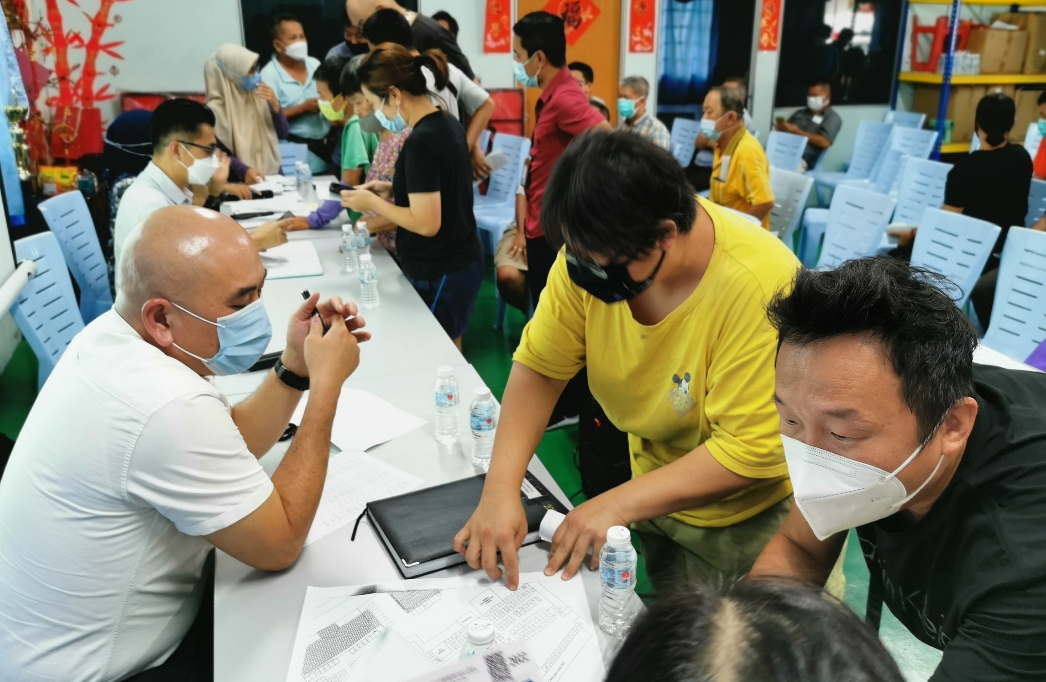 瓜冷市会商露天档位重划 与多数仁村小贩达共识