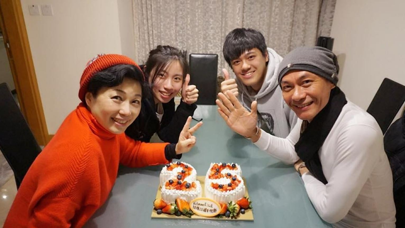  直播带货半年销情惨淡 江华宣布网店结业：万般不舍	