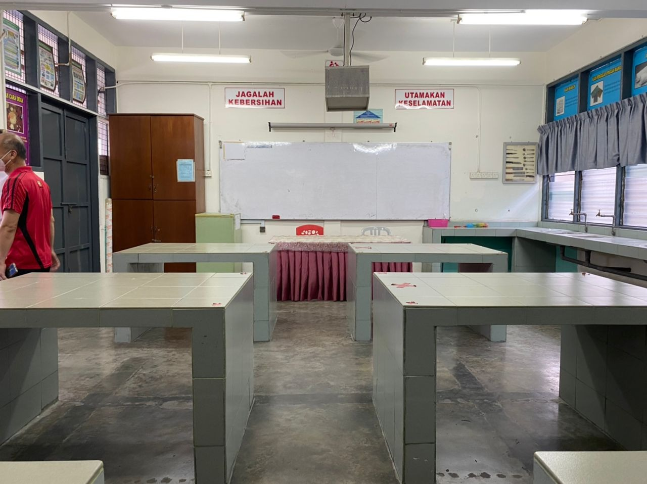 社企基金拨10万 助育华华中设烹饪课室