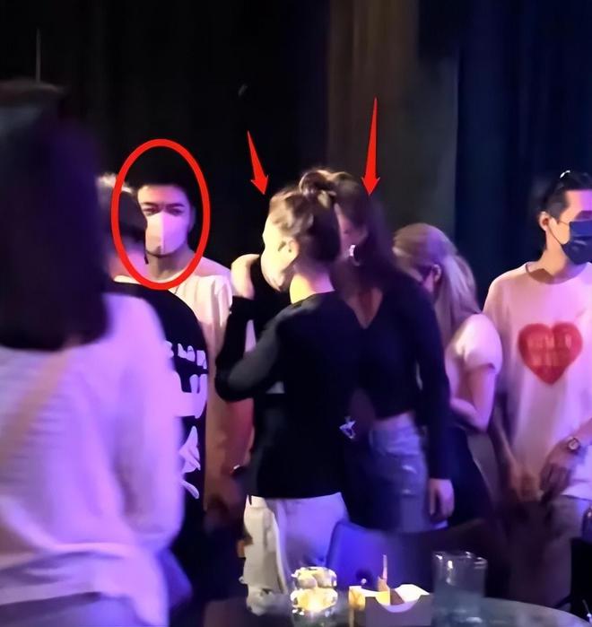 神秘帅哥酒吧贴心同行 阿娇传新恋情