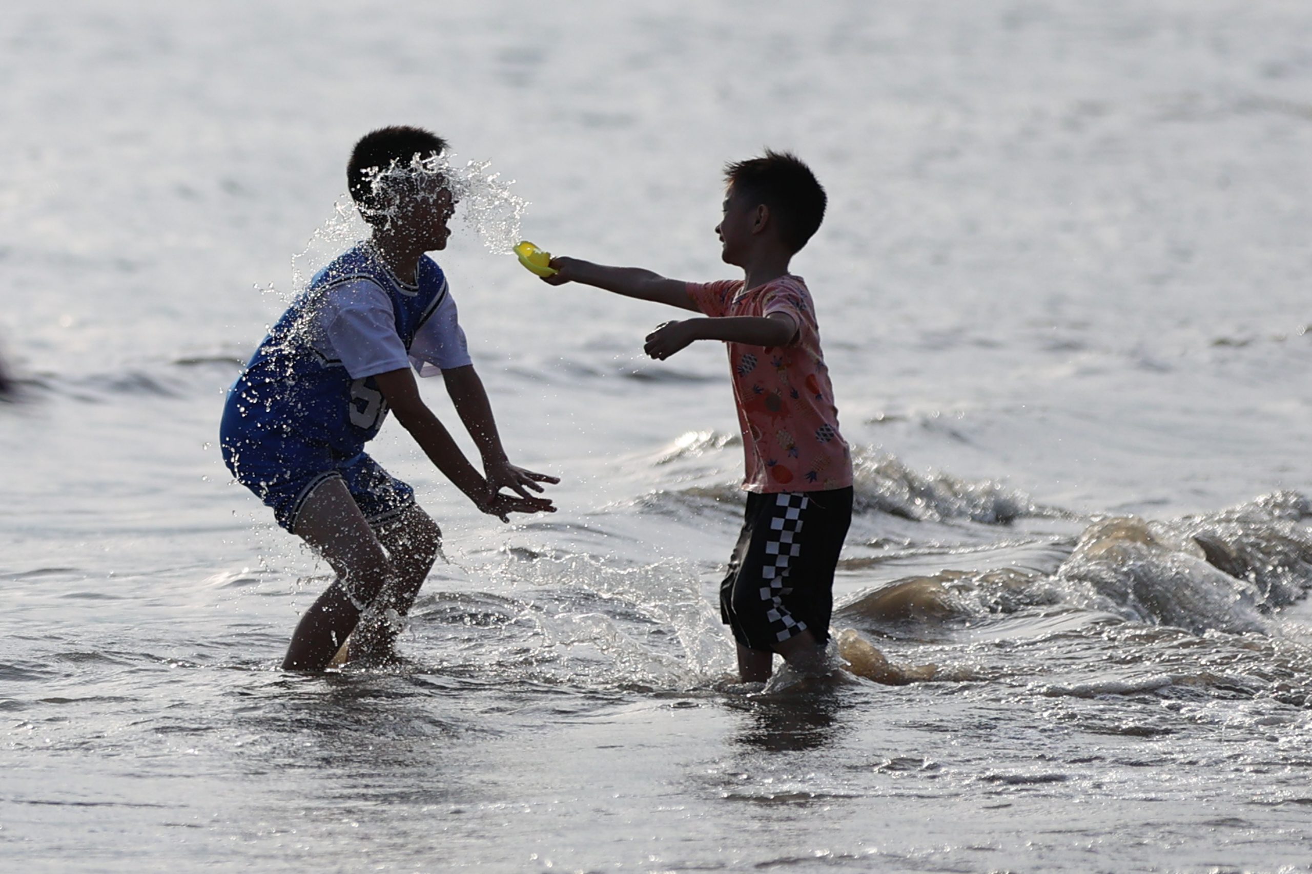 福建高温冲摄氏41度　甘肃青海祁连山飘7月雪