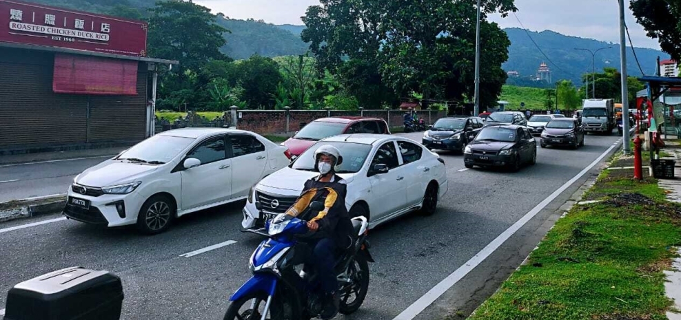 米桶山平行公路局部通车 垄尾路车龙不断塞爆