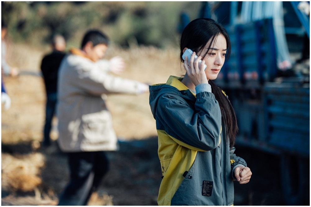 粉丝疯狂购买同款 赵丽颖袜子“4字标语”登热搜