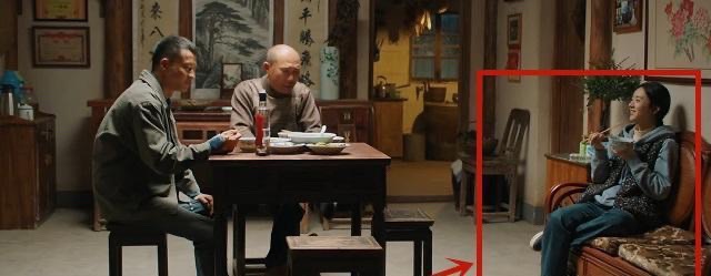 粉丝疯狂购买同款 赵丽颖袜子“4字标语”登热搜