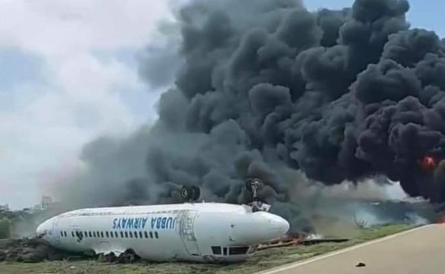 索马里首都惊传客机迫降翻覆 机上30多人全生还