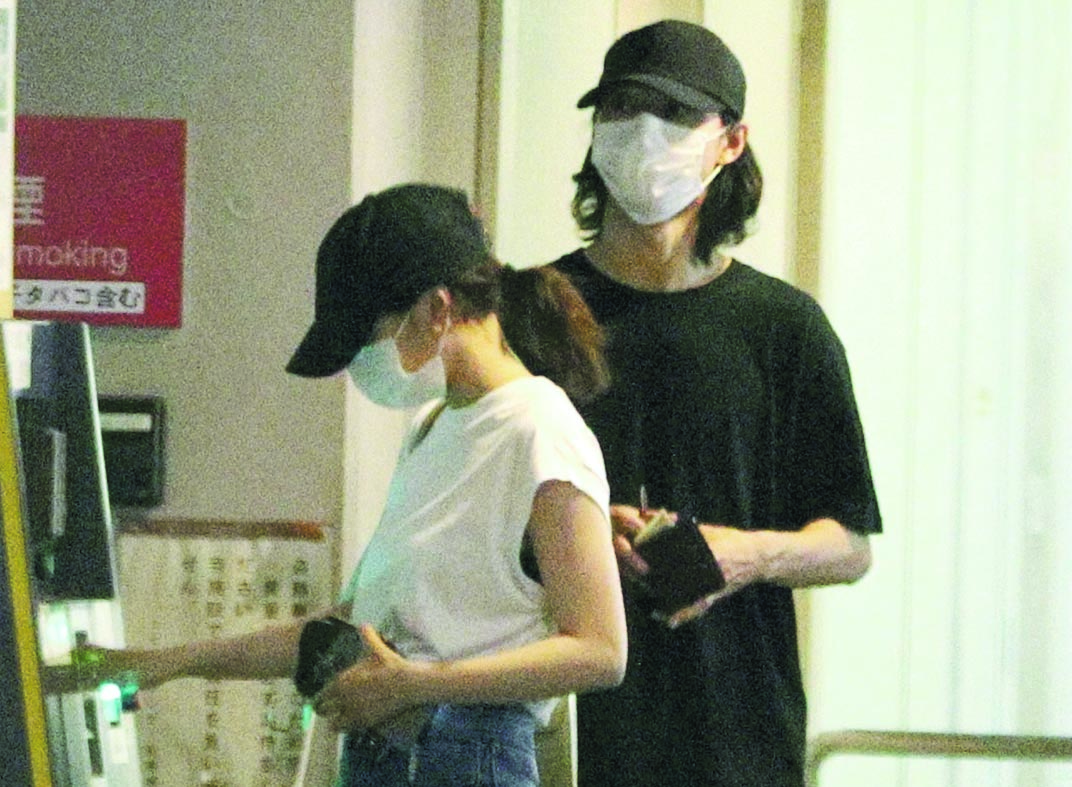 约会照曝光 山崎贤人爆热恋广濑铃半同居