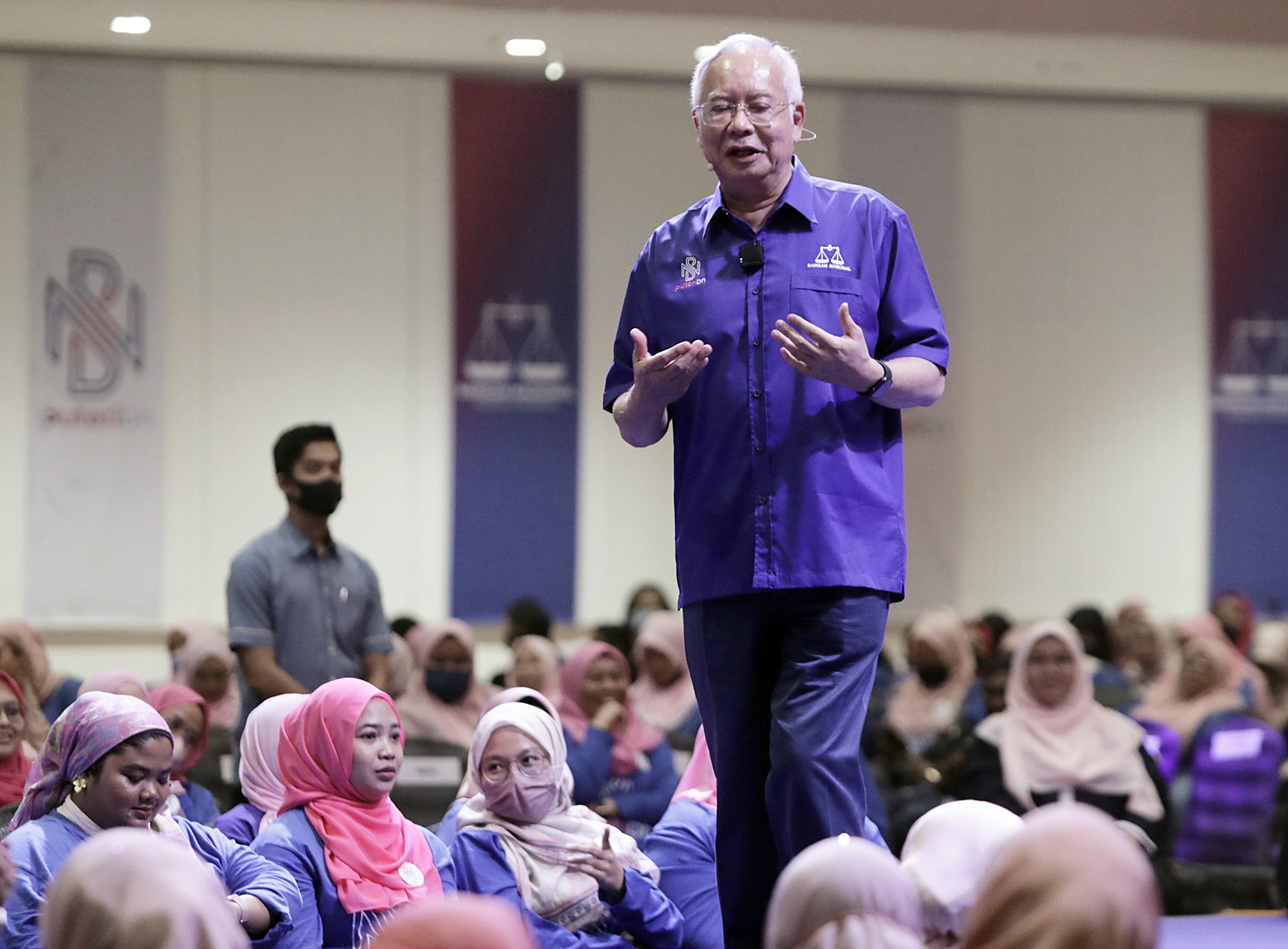 纳吉出席国阵女青年团大会