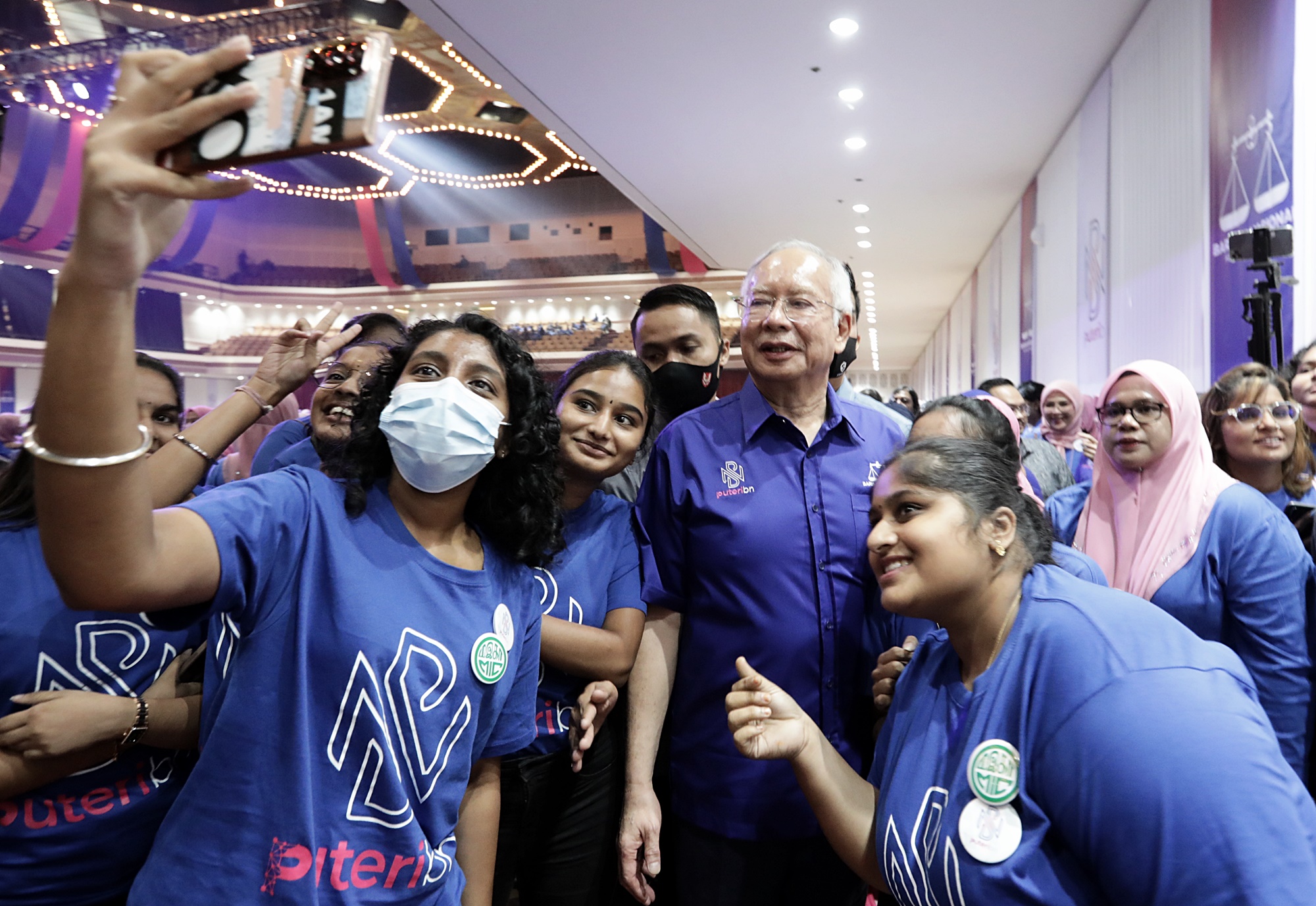 纳吉出席国阵女青年团大会