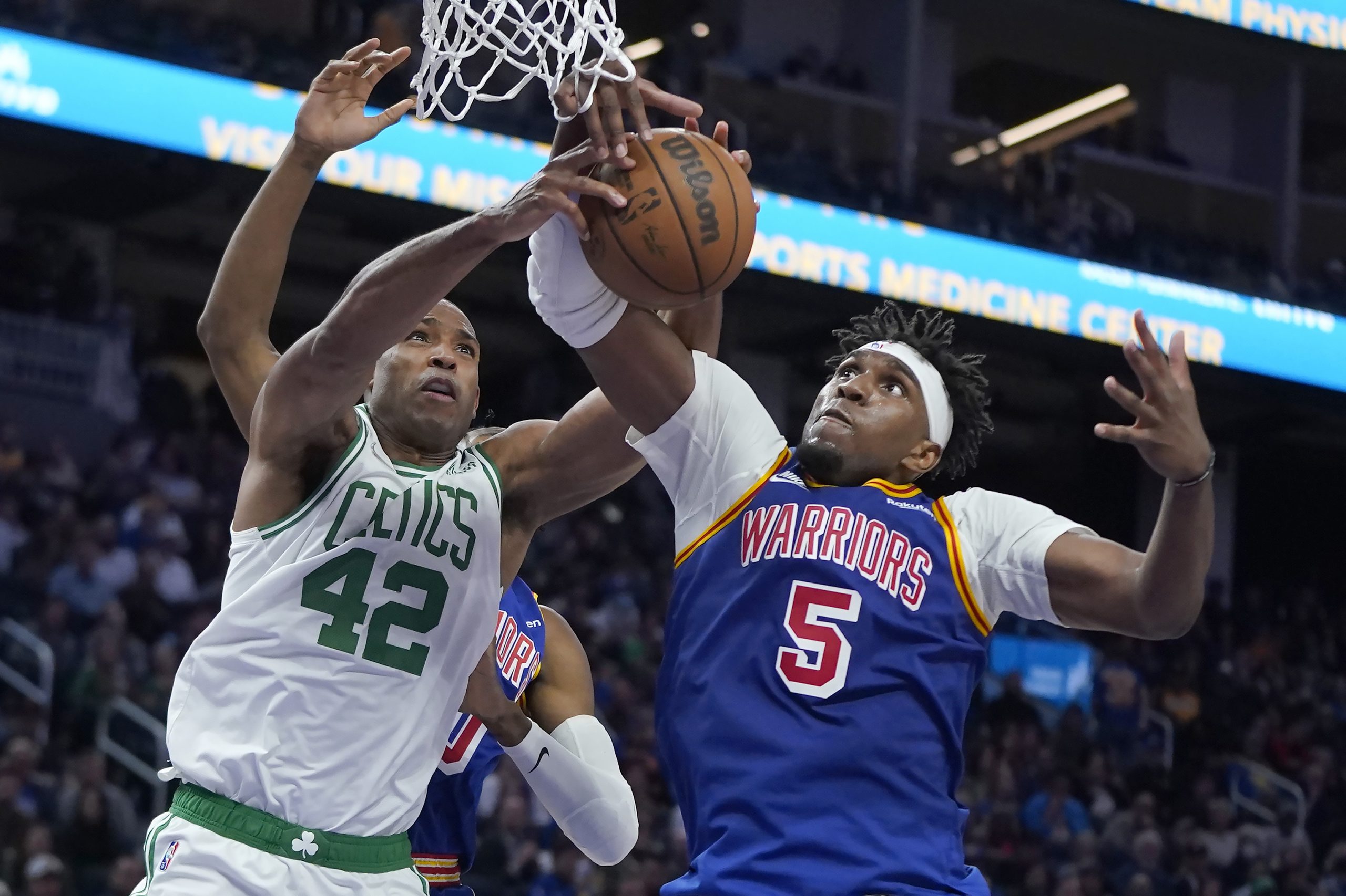 绿衫军以6换1 木狼用9人换来戈贝尔