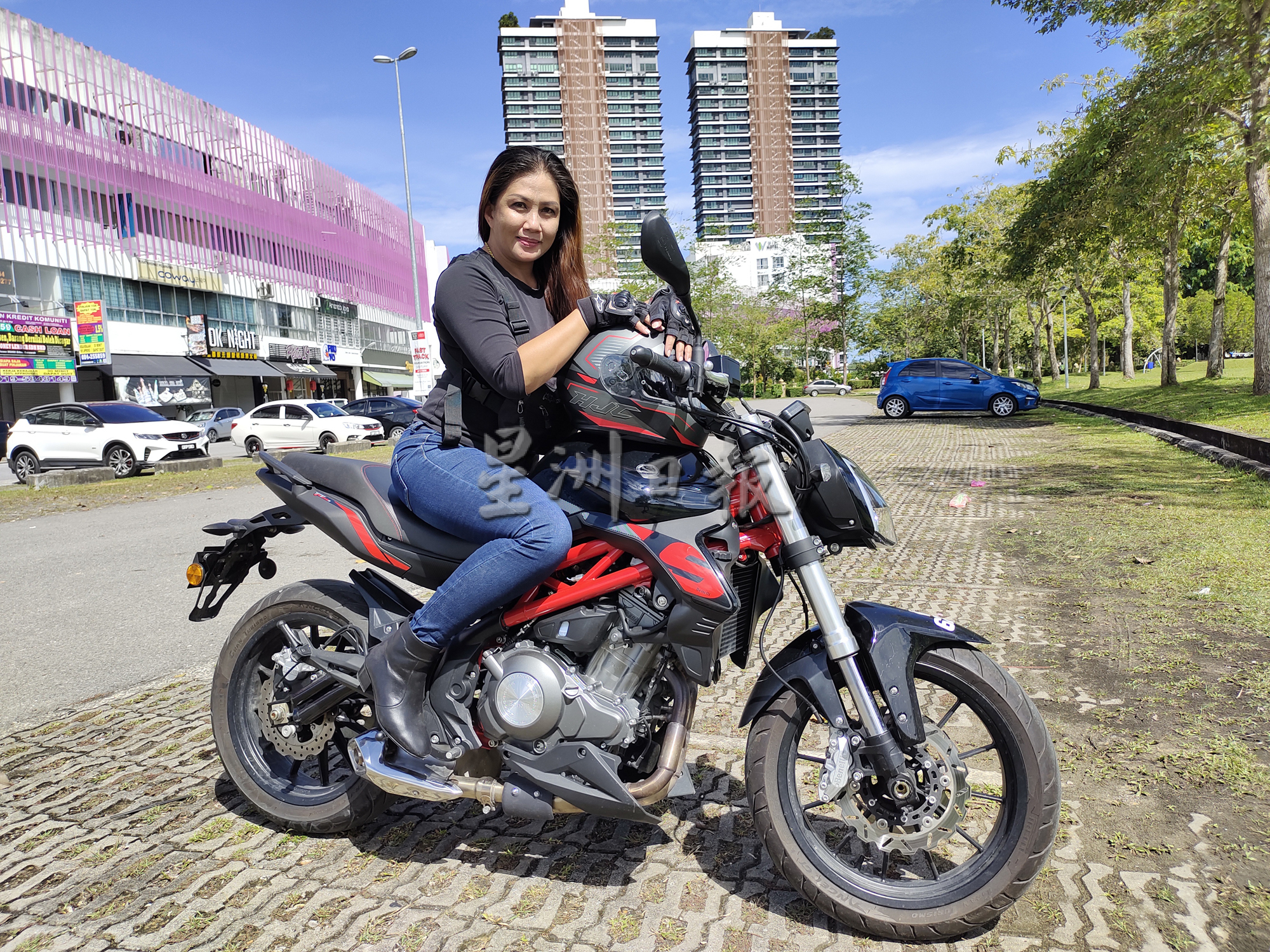 美后护士成帅气女保镳