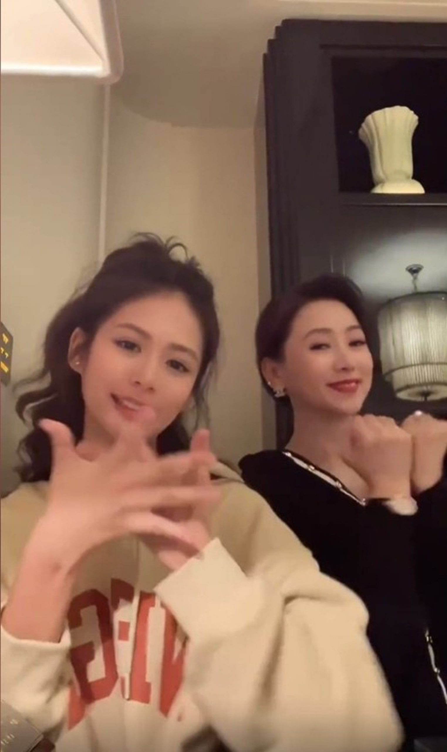 翁虹合体14岁女儿跳手势舞 网惊呆:很久没看到这么漂亮星二代!