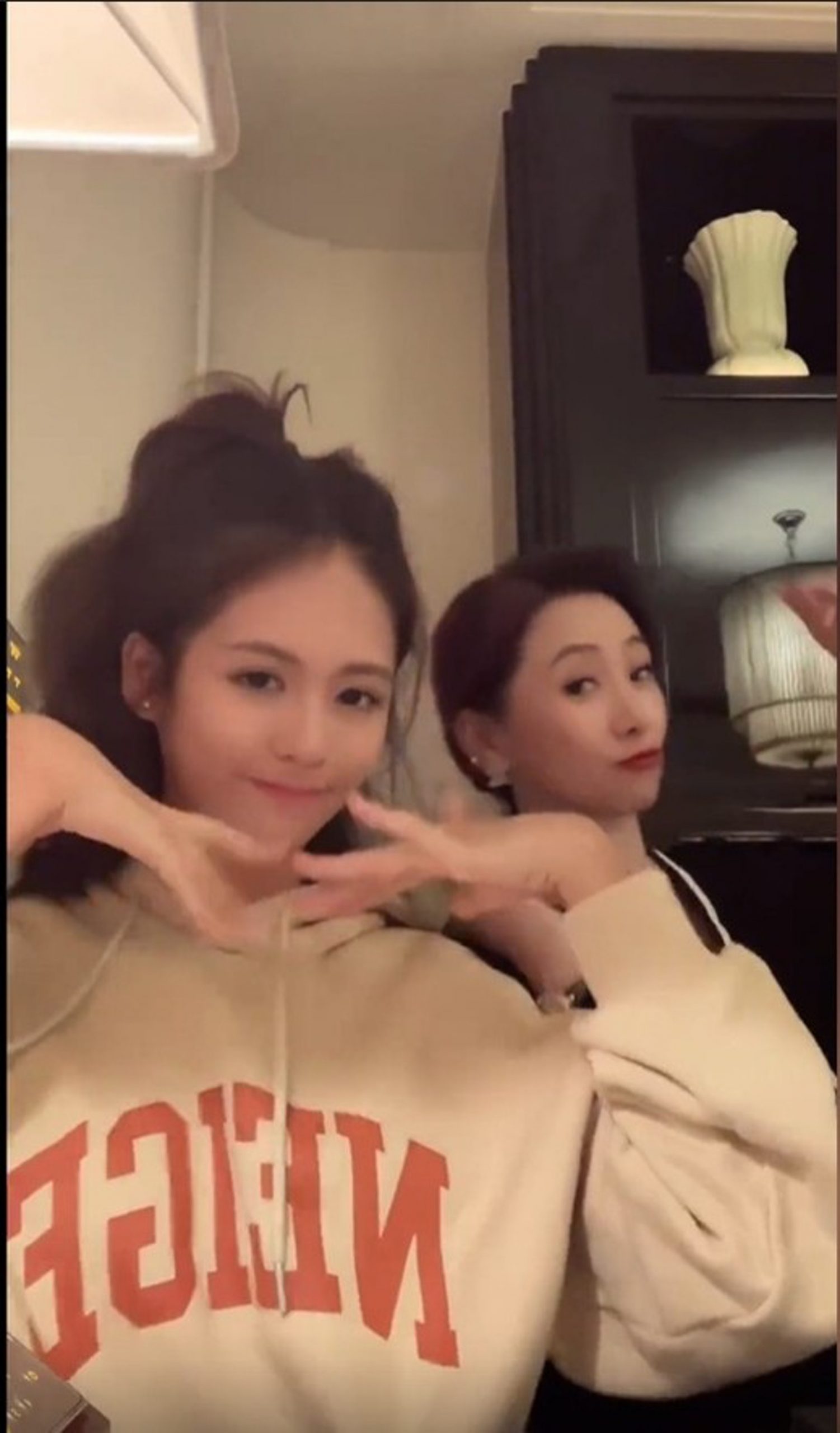 翁虹合体14岁女儿跳手势舞 网惊呆:很久没看到这么漂亮星二代!