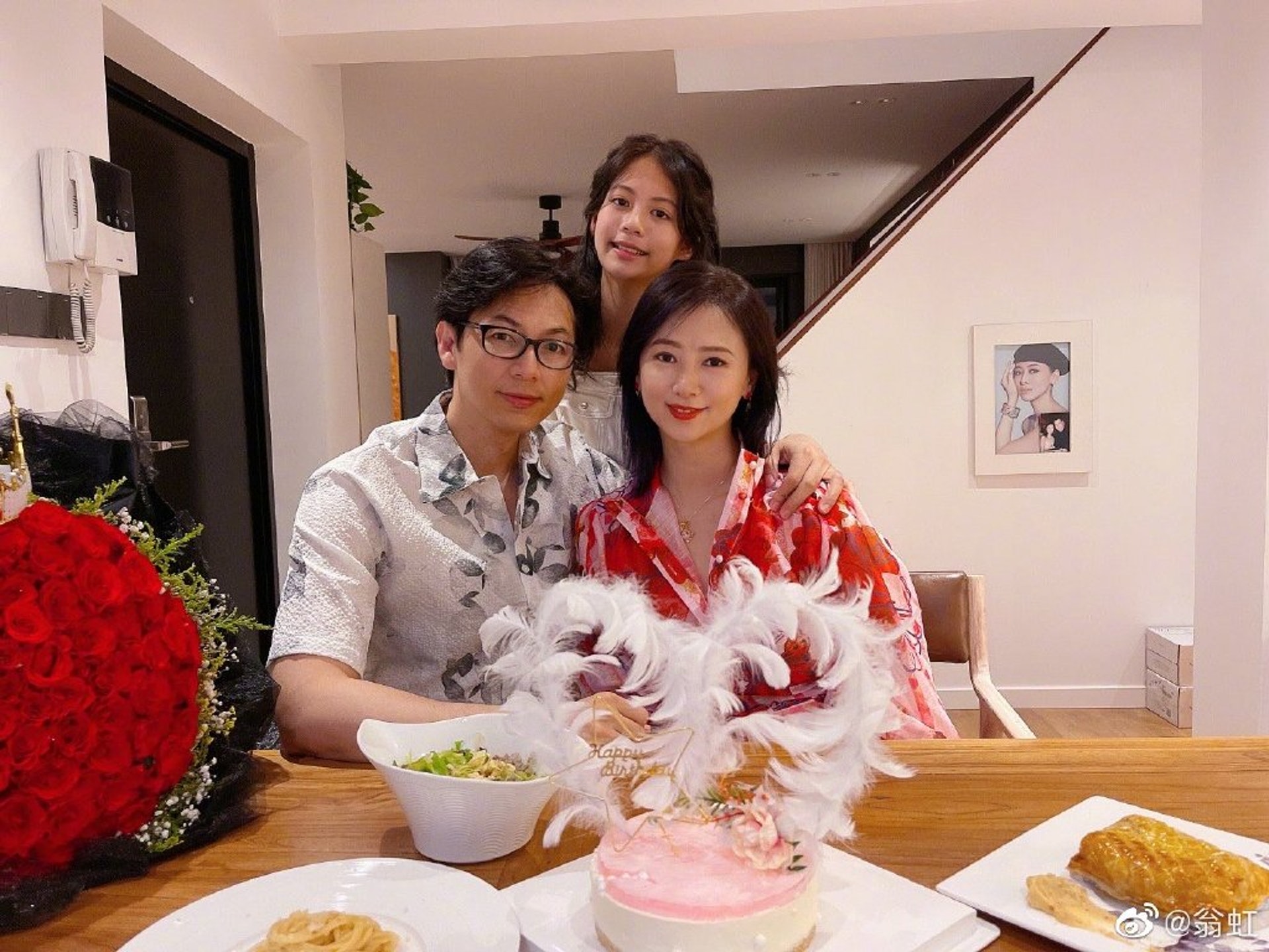 翁虹合体14岁女儿跳手势舞 网惊呆:很久没看到这么漂亮星二代!