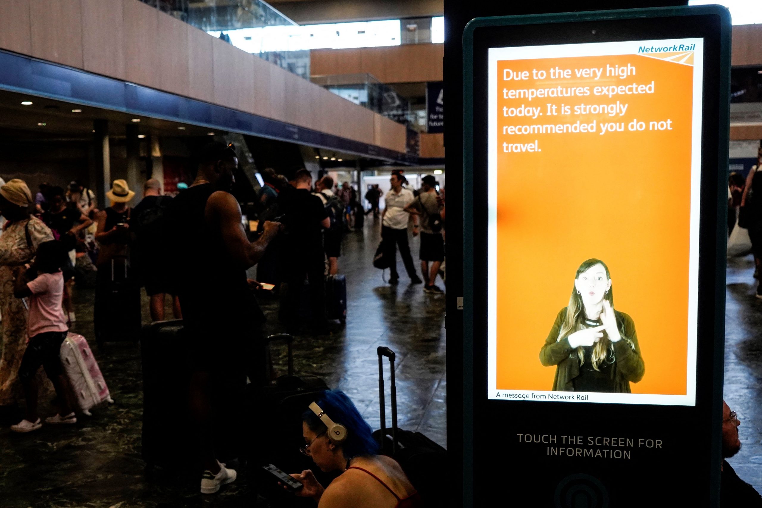 英国破纪录40.3°C高温 多处火警进入重大事件状态