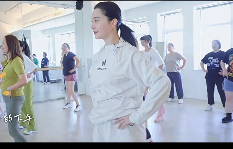 范冰冰怀孕了? 晒运动视频惊泄水桶腰