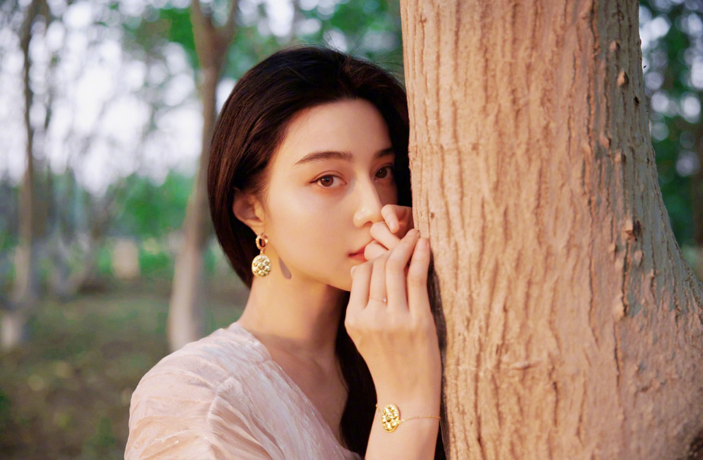 范冰冰怀孕了? 晒运动视频惊泄水桶腰