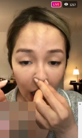 萧亚轩鼻子成金曲热话   曾素颜直播认脸动过4手脚