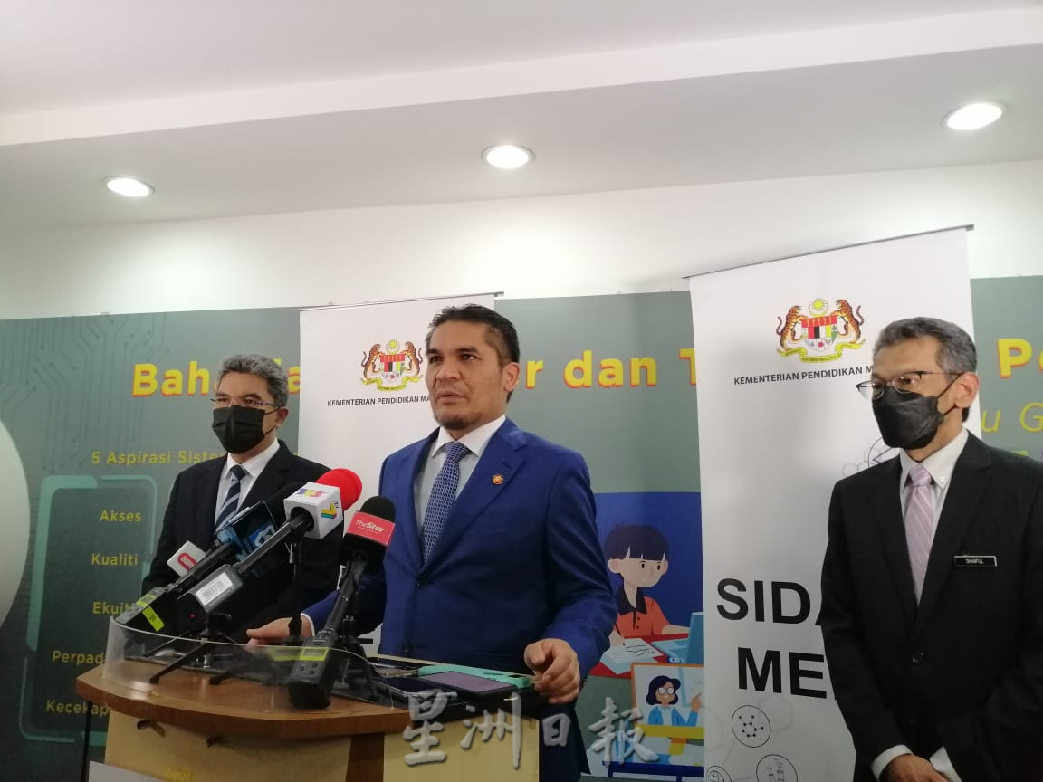 视频 | 飙车族到校激励演讲引争议!教育部证实校方没通知