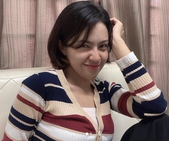 视频|与狗合照被非议 马来女星：“善待动物有什么问题？”