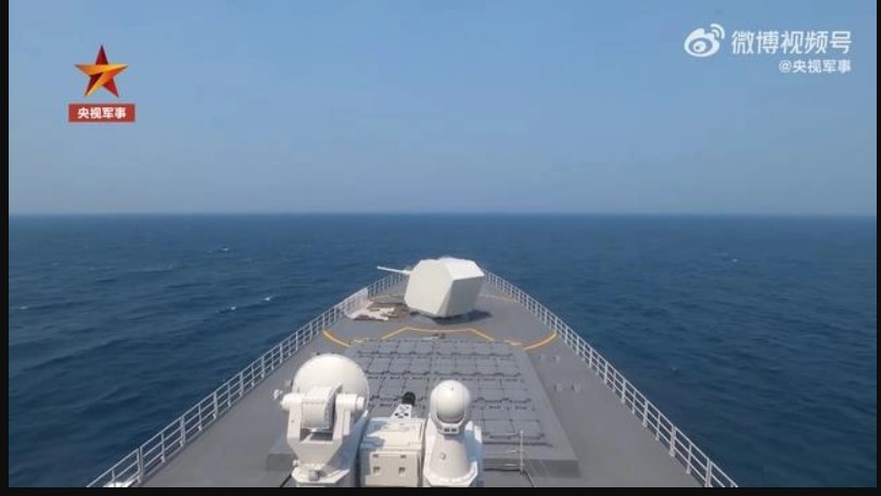 解放军新近万吨大驱延安舰南海演习 已具战斗力