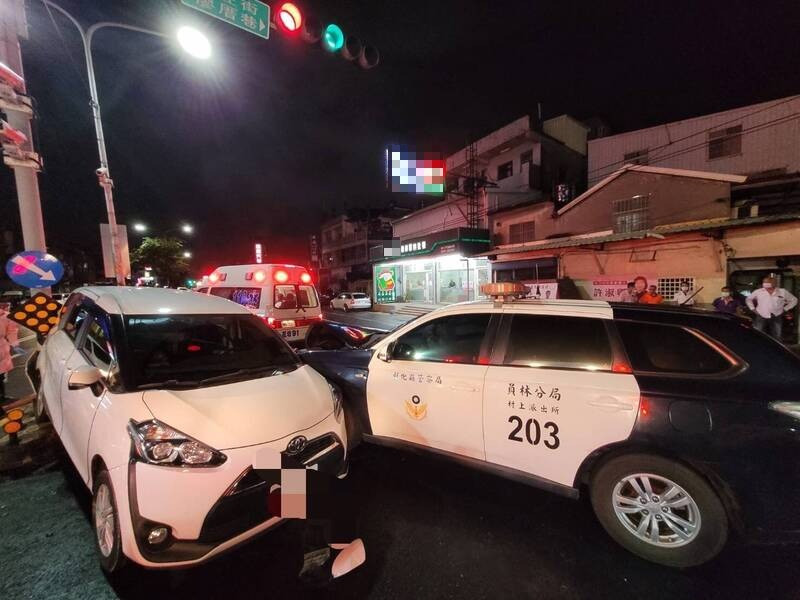 警方为确诊男婴开道酿5伤车祸 父亲跪地画面曝光!