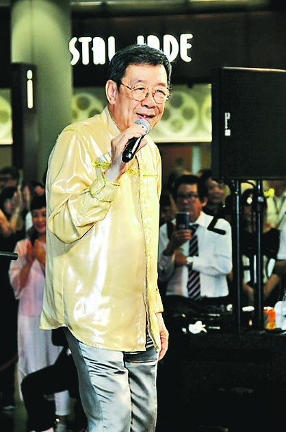 谢贤嘴歪传中风 胡枫力证健康没问题