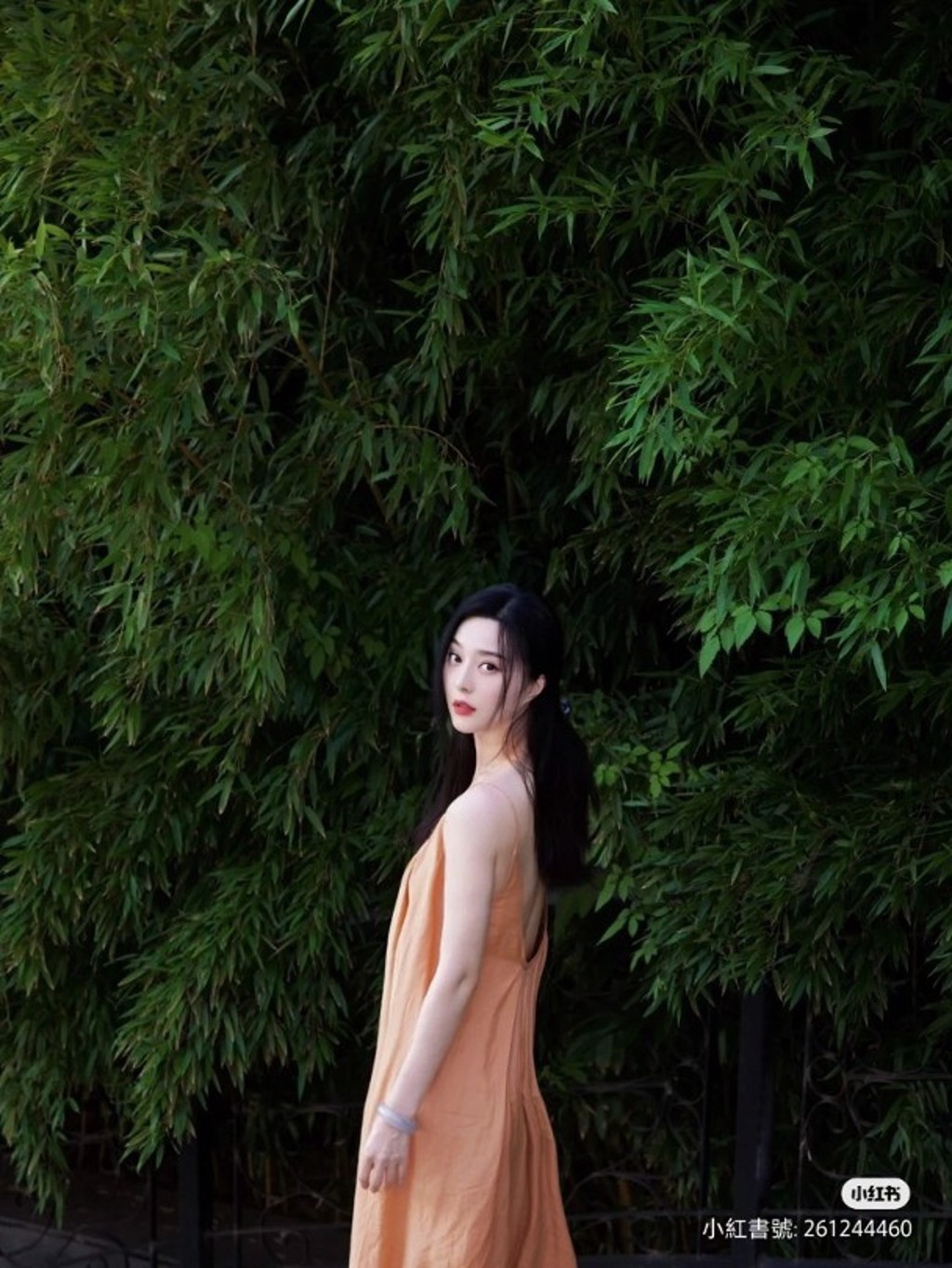 身材被吐槽走钟 范冰冰晒美照疑真空上阵