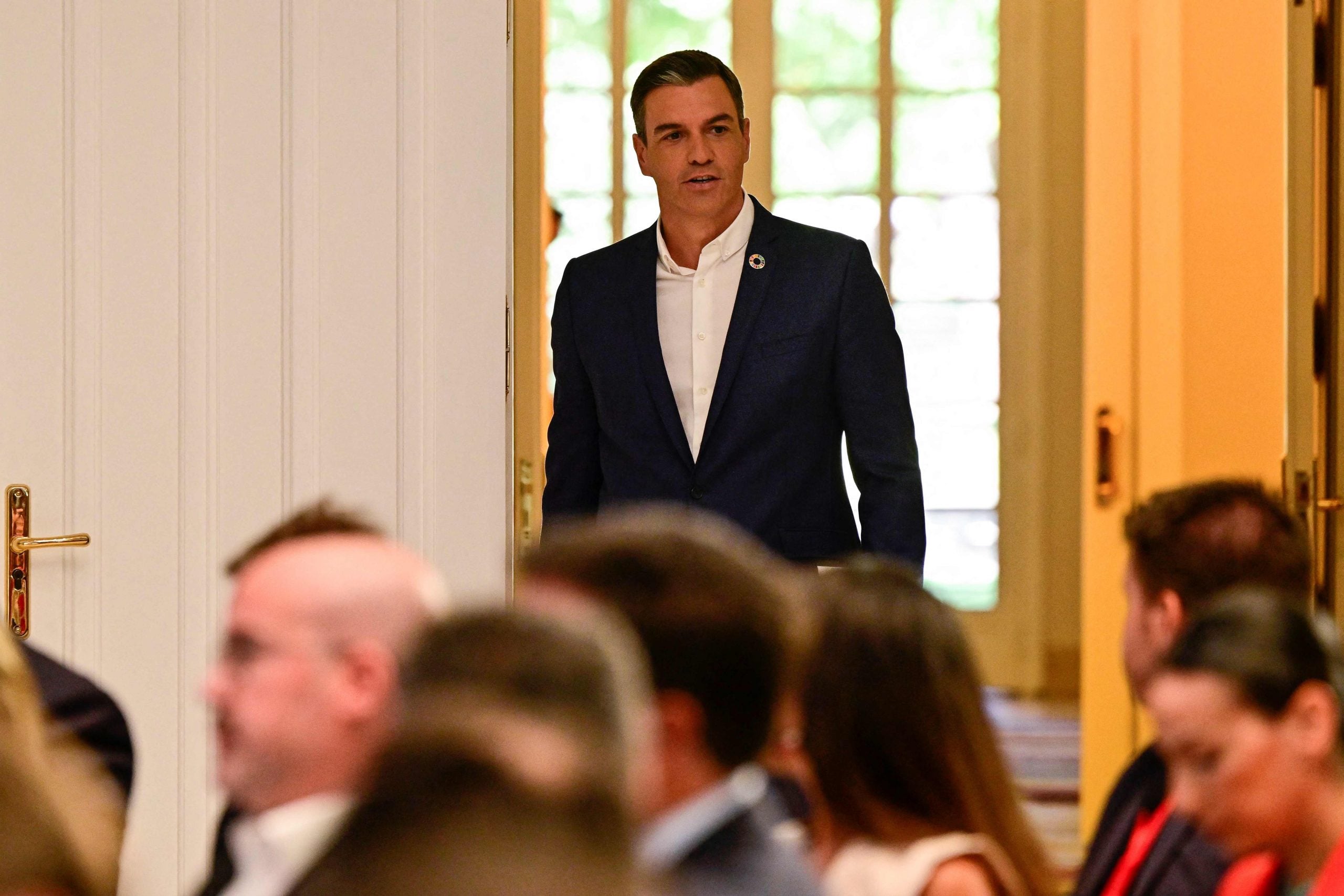 较舒服还可省电 西班牙首相呼吁“不打领带”