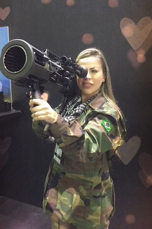 辣模投身战场当狙击手　被俄军击毙命丧乌克兰
