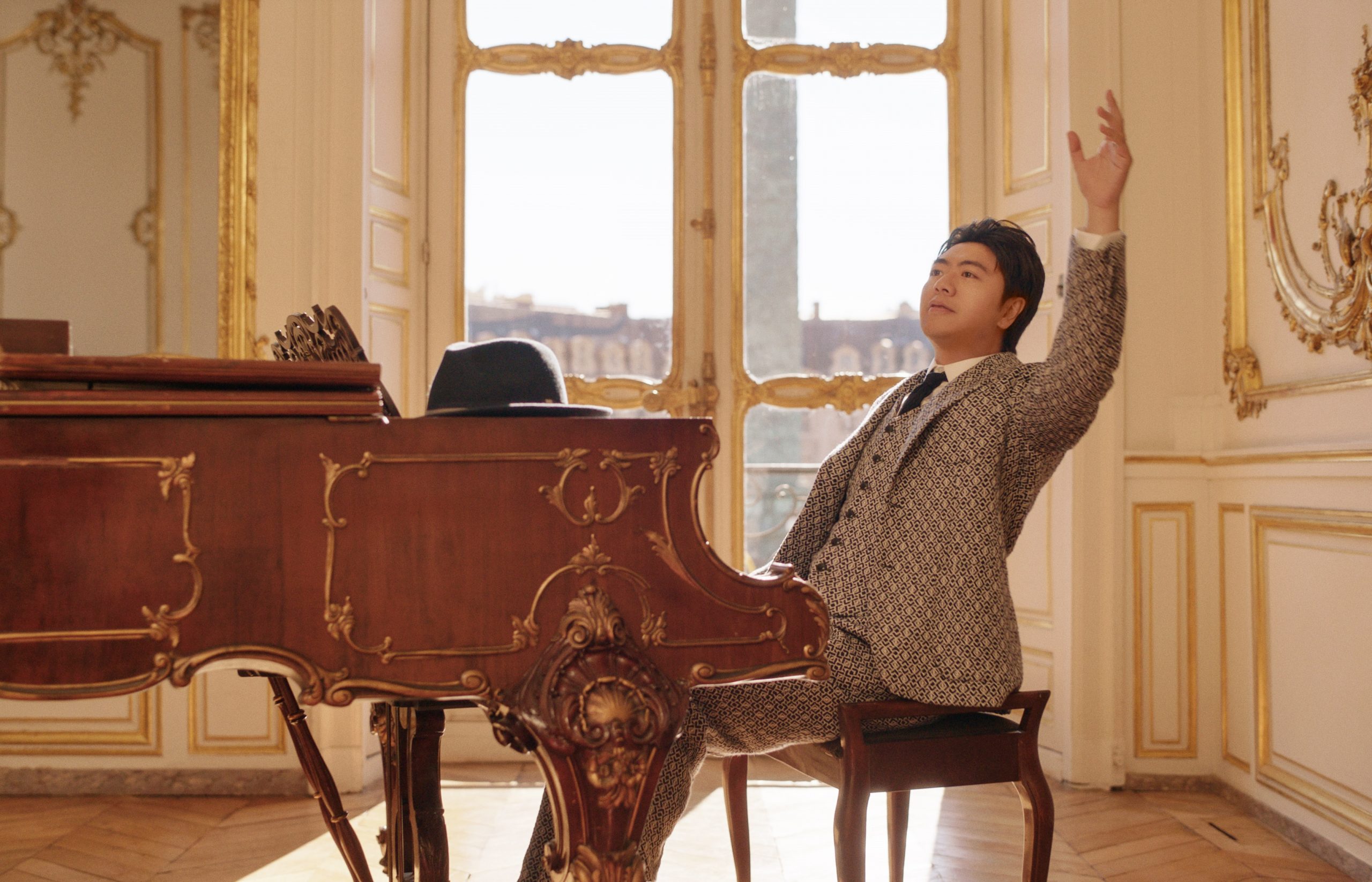  郎朗客串周杰伦MV撞脸梁赫群 本尊亲回：怕了吧！	