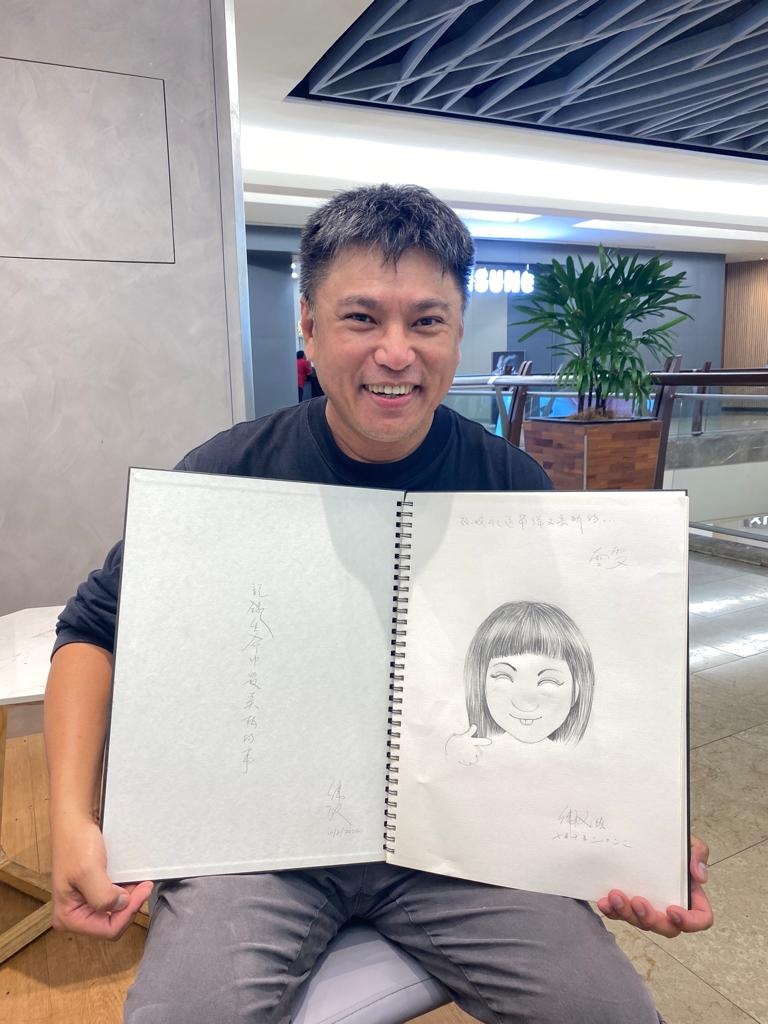 郭雯雯疫后首办庆生会 杨伟汉送手绘漫画像祝贺