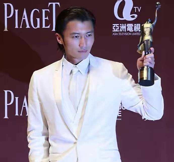 金像奖2022｜谢贤嘴歪封帝健康惹关注 网轰谢霆锋“亲生子不如林家栋”