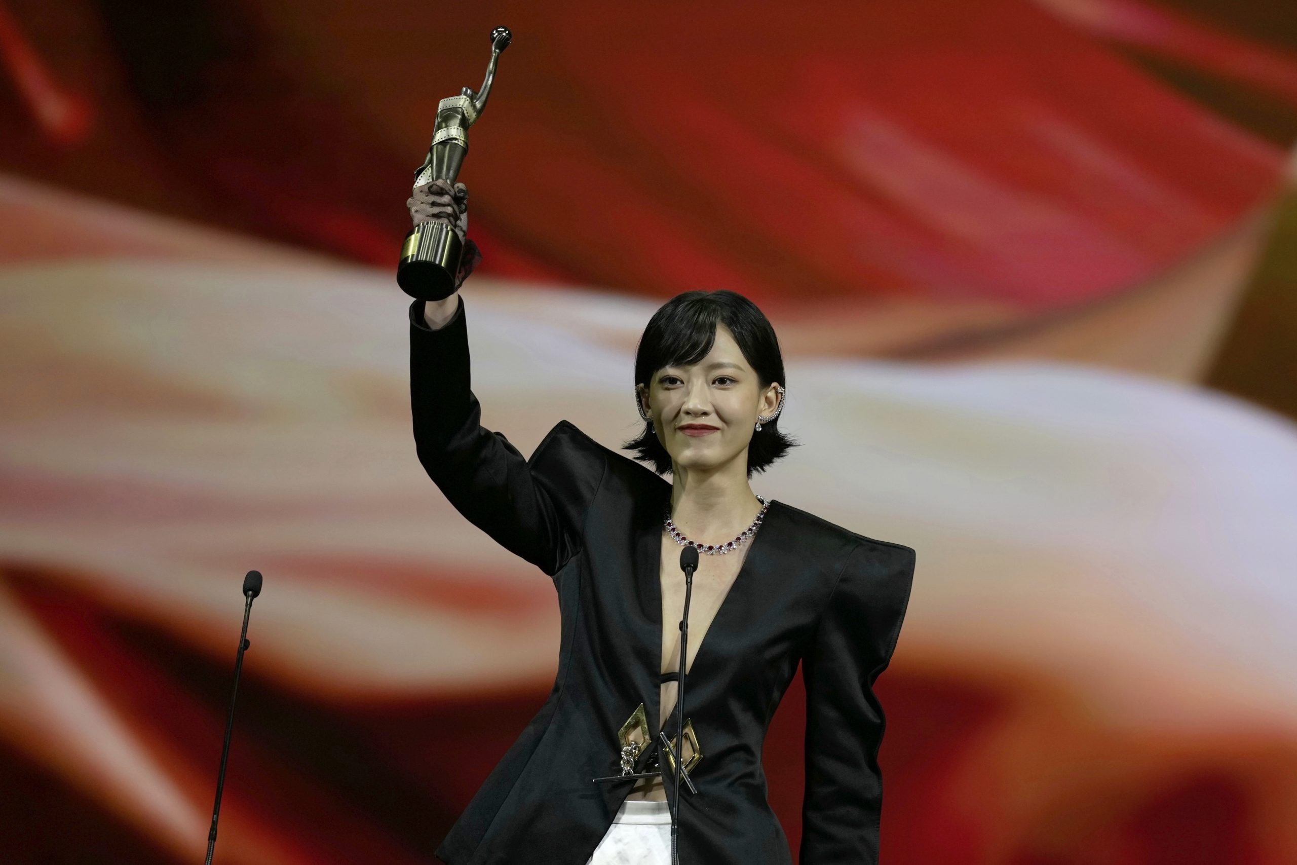 金像奖40｜谢贤刘雅瑟首度称帝封后 陈木胜遗作《怒火》最佳电影	