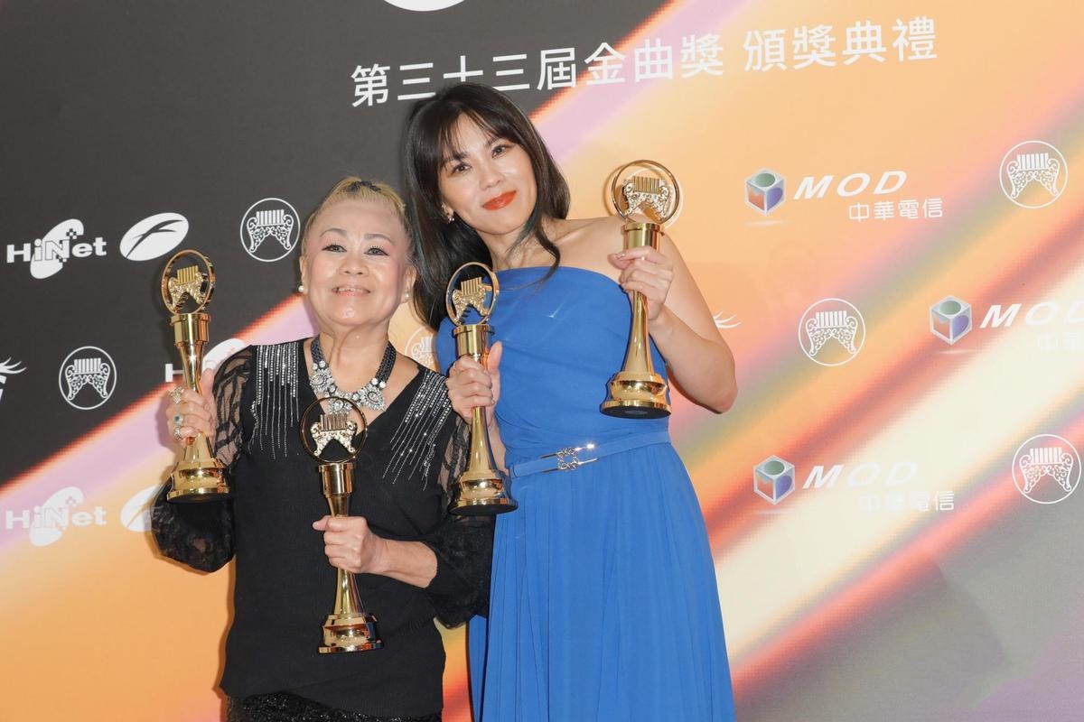 金曲33｜歌后蔡健雅激动抱妈泪崩  歌王崔健没写过得奖感言  