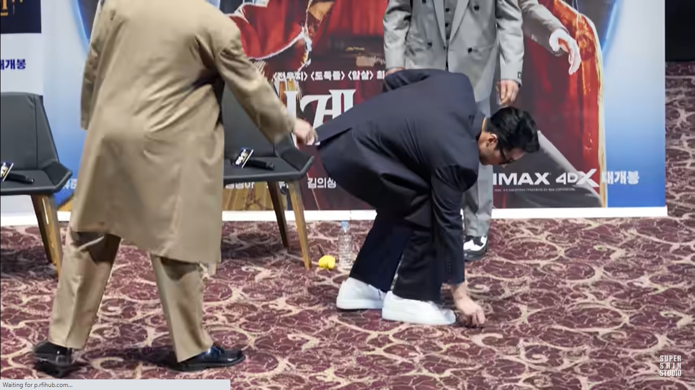 金泰梨一挥手钻戒飞出去 苏志燮金宇彬忙弯腰找戒指