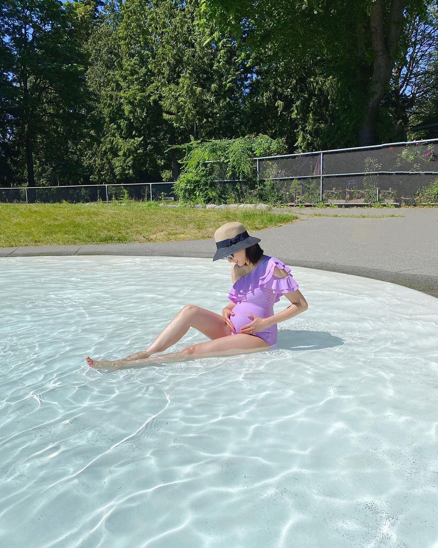 锺嘉欣晒孕期泳装照 网猜尖肚怀儿子