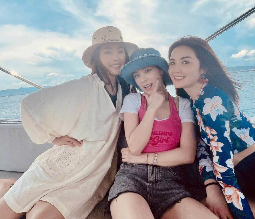 锺欣潼甩肉10公斤 罕穿短裤晒美腿