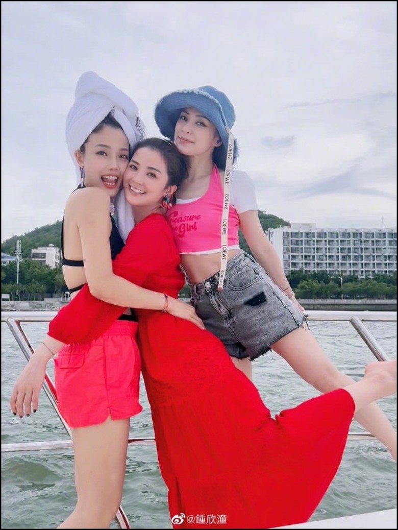 锺欣潼甩肉10公斤 罕穿短裤晒美腿