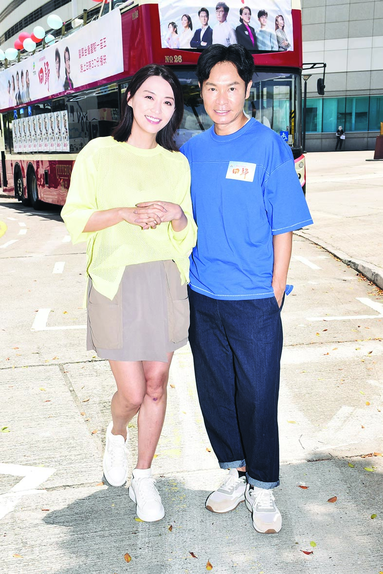 陈炜高温下户外宣传全身湿透 承诺穿三点式贺《回归》收视升