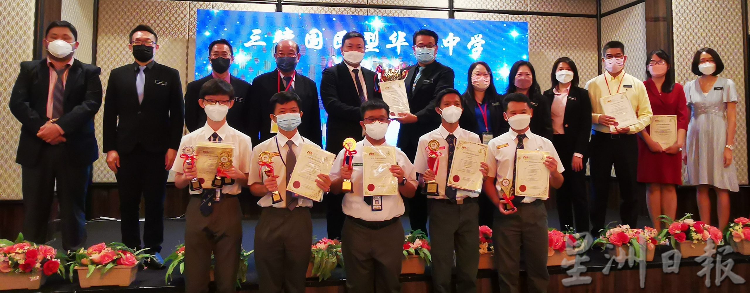 霹/版头/霹中小学华语诗歌朗诵总冠病 圣母中小学 华联二校 升旗山国中