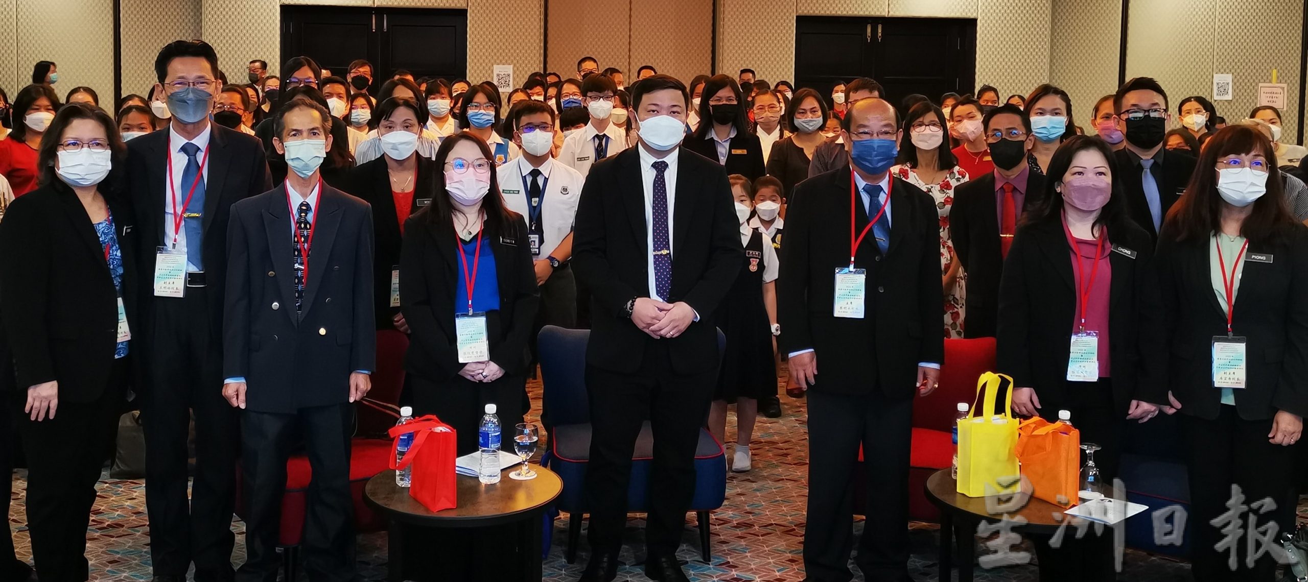 霹/版头/霹中小学华语诗歌朗诵总冠病 圣母中小学 华联二校 升旗山国中