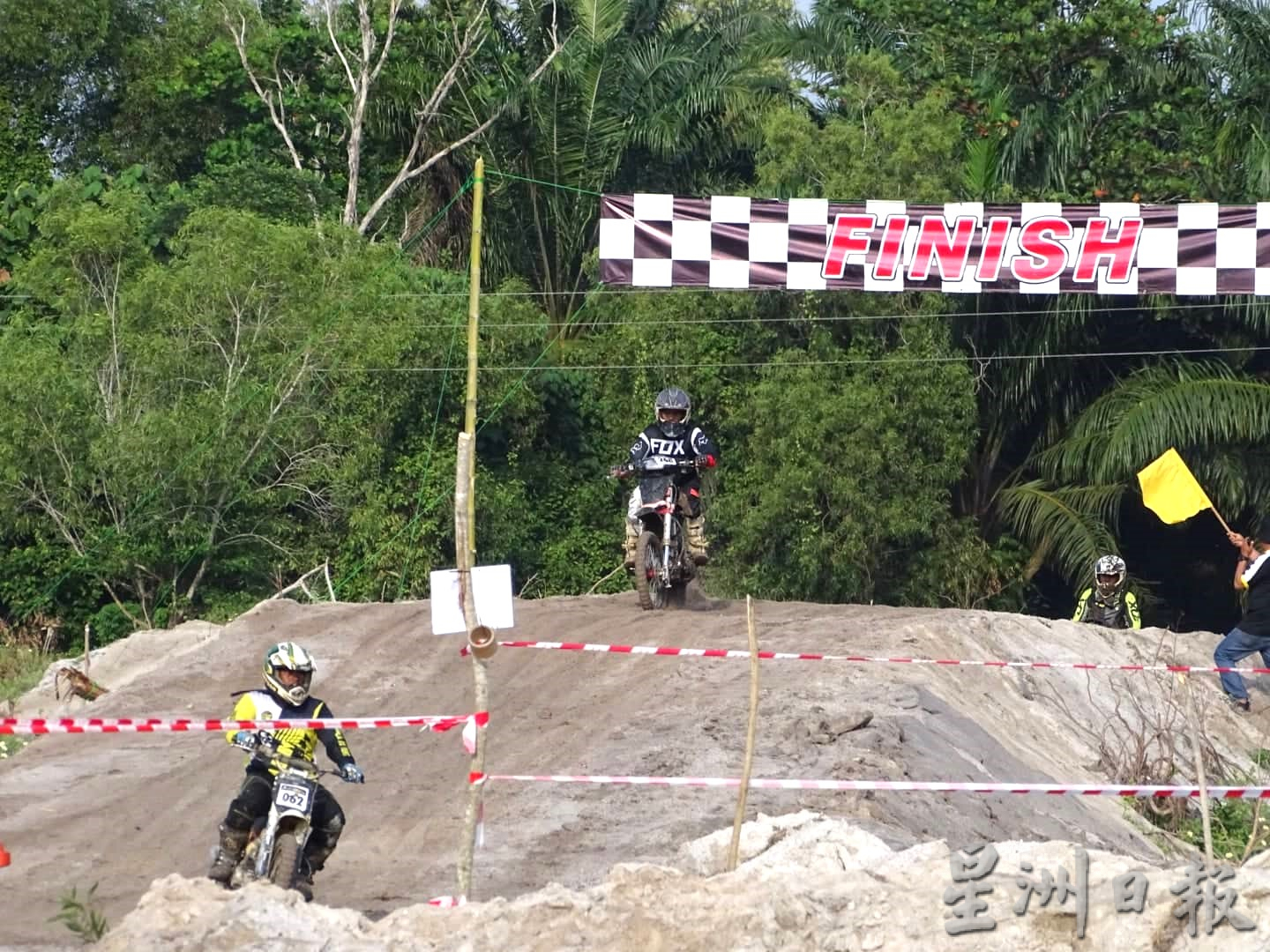 霹:已签/金宝越野摩托车挑战赛 吸引350名骑士参与