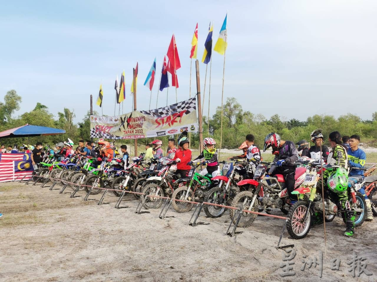 霹:已签/金宝越野摩托车挑战赛 吸引350名骑士参与