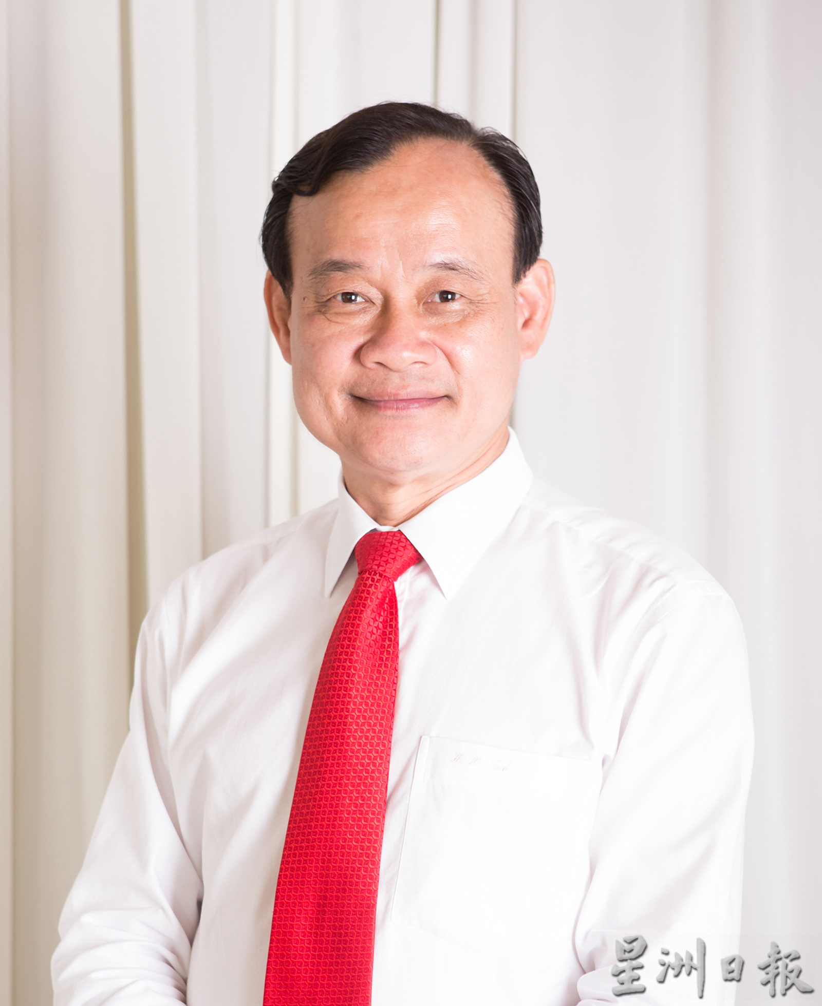 霹：第三版头／曼绒三华中面对校长难寻及华裔教师逐年减问题