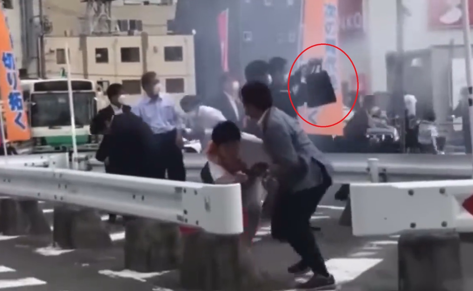 非一般手提包 安倍随扈曾举「防弹公事包」欲挡枪惟未成功 