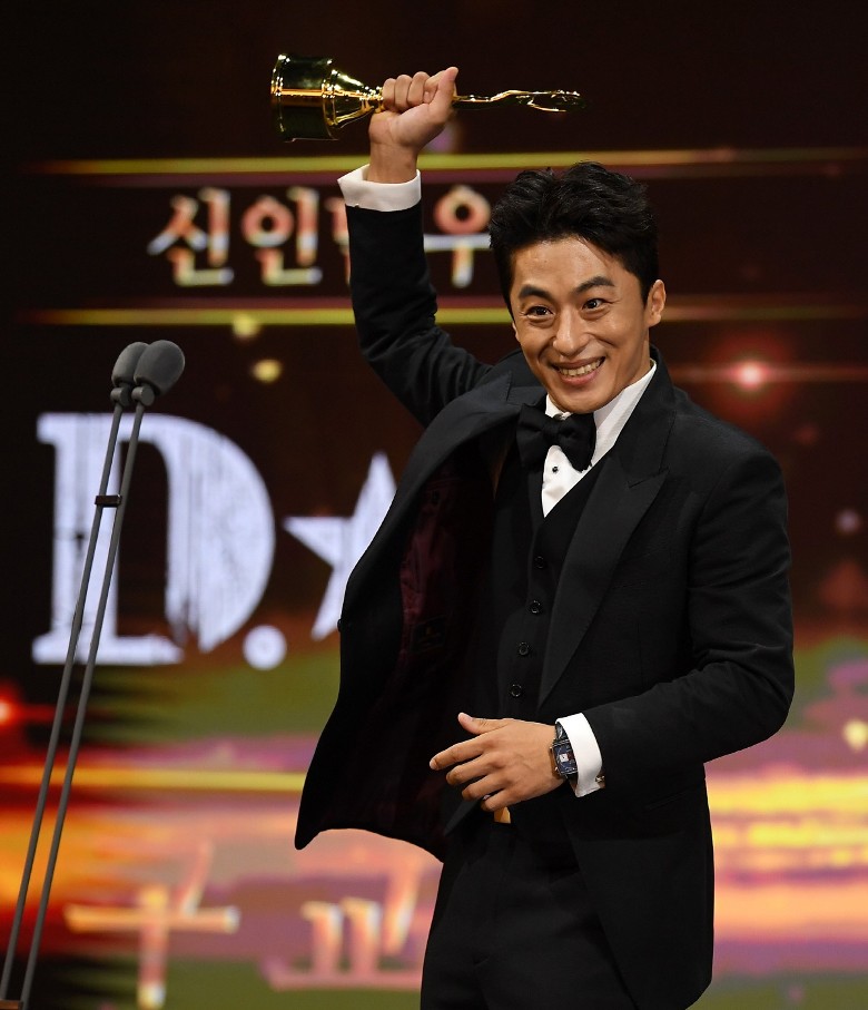 首届青龙电视剧大赏 李政宰金高恩封视帝后